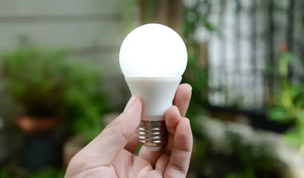 علت افت نور لامپ LED به مرور زمان چیست؟